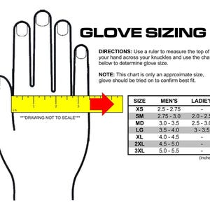 Op de afbeelding: Een handschoenmaattabel met een handomtrek, een gele liniaal en een rode pijl. De tabel geeft maatvoeringen in inches voor heren- en dameshandschoenen, vari&euml;rend van XS tot 3XL. Tekst bevat instructies en een opmerking over geschatte maten.