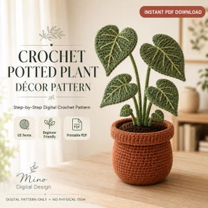 Op de afbeelding: Een digitaal haakpatroon voor een potplant met de tekst CROCHET POTTED PLANT DÉCOR PATTERN, INSTANT PDF DOWNLOAD, US Terms, Beginner Friendly, Printable PDF en Mino Digital Design. De afbeelding toont een gehaakte plant.