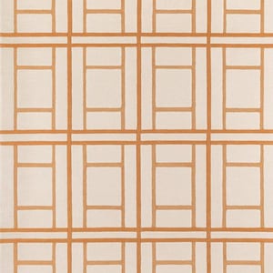 Puede incluir: Una alfombra color crema con un patrón geométrico repetitivo. El diseño presenta una cuadrícula de rectángulos y cuadrados delineados en un tono cálido marrón anaranjado. La textura de la alfombra parece suave y acogedora, adecuada para un espacio habitable.