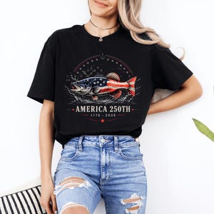 250 år Amerika 1776 2026 Fiske USA-flaggan 250-årsdag PNG: Patriotisk sportfiskare USA:s tvåhundraårsjubileum png Patriot Legacy (digital nedladdning)