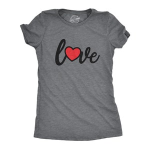 Shirt hart liefde, T-shirt liefde script, hart met liefde, cursieve liefde, vrouw verjaardagscadeau, jonggehuwde shirt vrouw, Valentijnsdag shirt