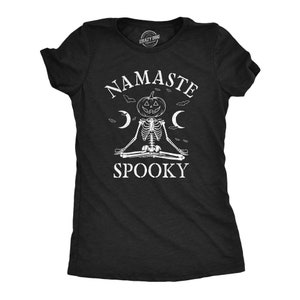 Namaste Spooky Halloween-T-shirt, T-shirt met yogaschedel