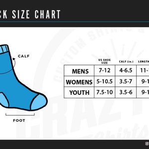 Puede incluir: Tabla de tallas de calcetines con un diagrama de un calcet&iacute;n que muestra las medidas de la pantorrilla, el pie y la longitud. La tabla muestra la talla de zapato estadounidense, la pantorrilla, la longitud y el pie en pulgadas para hombres, mujeres y j&oacute;venes.