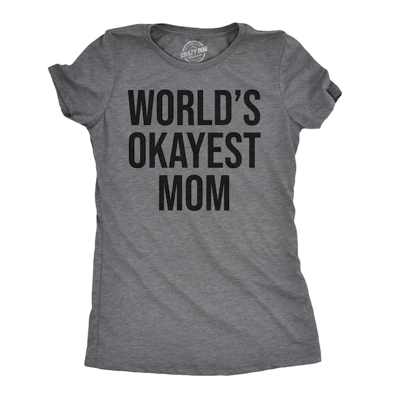 World's Okayest Mom Funny T-Shirt World's Okayest Mom Funny T-Shirt