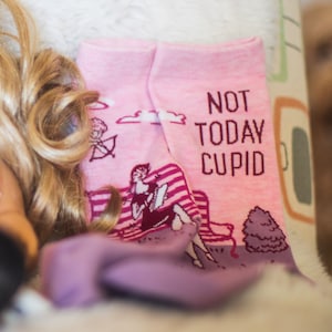 Nicht heute Cupid Socken, Valentinstag Socken, Anti-Valentinstag Geschenke, Damen Neuheit Socken, lustige Frauensocken, Galentinstag