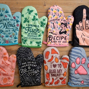 Funny Oven Mitt, This Bitch Can Bake, Hostess Gift image 3