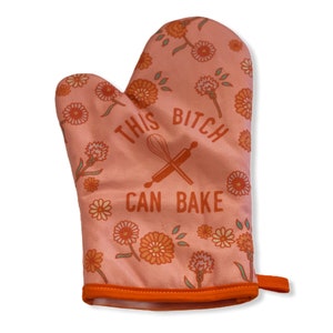 This Bitch Can Bake Oven Mitt, Housewarming Gift, Pot Holder, Christmas Gift, Hostess Gift, Funny Oven Mitts, Baking Oven Mitts