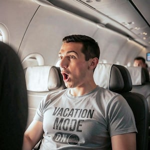 バケーションモードオンTシャツ、おもしろビーチTシャツ、トラベルシャツ