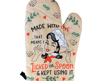 Made With Love, Licked The Spoon Oven Mitt, Housewarming Gift, Pot Holder, Christmas Gift, Hostess Gift, Funny Oven Mitts, Vintage Lady