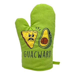 Può includere: Guanto da forno verde con un avocado e un chip di tortilla disegnati, con la scritta "GUACWARD" stampata.