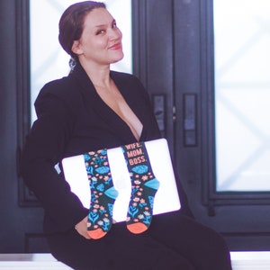 Dames WIFE MOM BOSS sokken, coole damessokken, grappige sokken vrouwen, bloemen sokken, cadeaus voor moeder, leuke sokken voor moeder, Moederdagcadeau, grappige sokken vrouwen