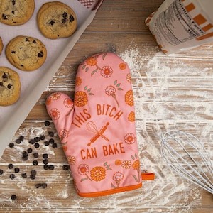 Funny Oven Mitt, This Bitch Can Bake, Hostess Gift image 2