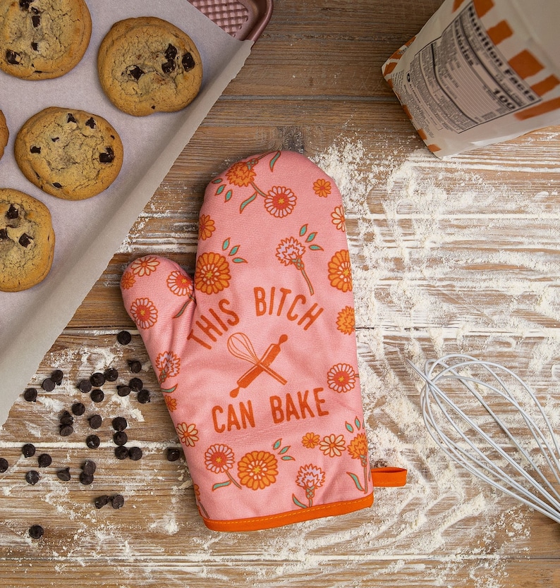 Funny Oven Mitt, This Bitch Can Bake, Hostess Gift image 2