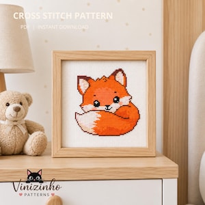 Può includere: Un modello a punto croce incorniciato con una volpe arancione con pancia e coda bianche. Il testo "CROSS STITCH PATTERN" e "PDF | INSTANT DOWNLOAD" sono visualizzati in alto. Il logo del marchio "Vinizinho PATTERNS" è in basso.
