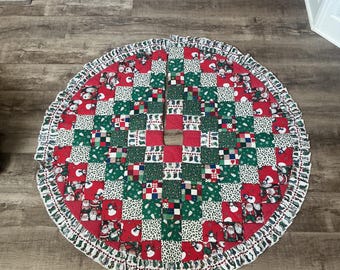 VTG Handmade Quilted Patchwork Christmas Tree Skirt Patchwork Cottagecore 52 In