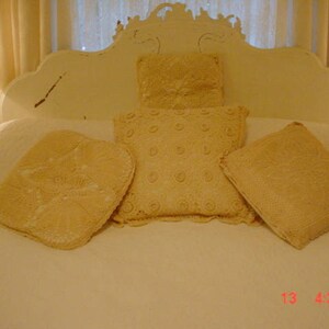 Heirloom Pillow Tucking and Ecru Lace main image 1