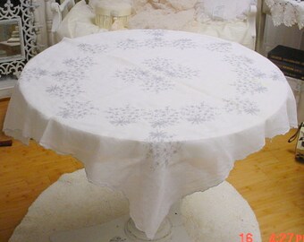 Vintage Embroidered Tablecloth: Cottage Chic Prairie Decor (36" Square)
