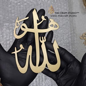 Met de hand gesneden 99 namen van Allah. Afzonderlijke namen 10 x 8 cm elk. Moskeekunst. Islamitische kunst. Islamitische kalligrafie, islamitisch decor. Indeling flexibel.
