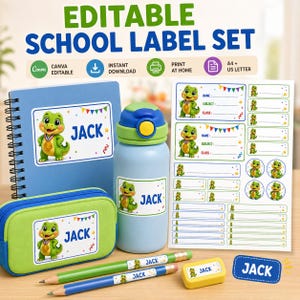 Puede incluir: Un set de etiquetas escolares editables con un dinosaurio verde y una medalla de oro. El conjunto incluye etiquetas aplicadas en un cuaderno de espiral azul, una botella de agua azul claro, un estuche verde, dos lápices, una goma y una hoja.