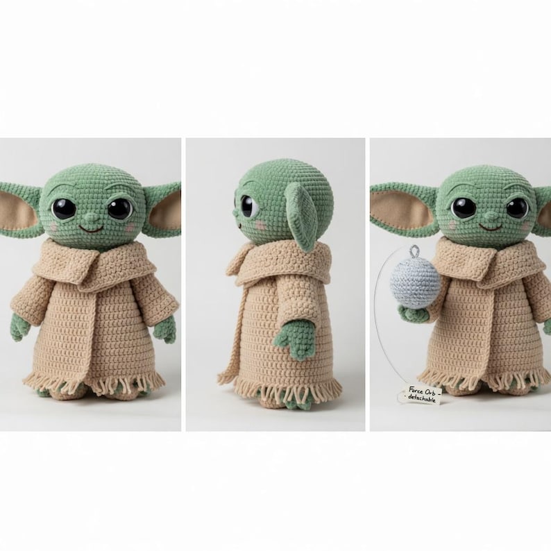 Puede incluir: Mu&ntilde;eco de ganchillo de un personaje con ojos grandes, piel verde y orejas grandes. El mu&ntilde;eco lleva un abrigo color beige y sostiene una peque&ntilde;a bola gris. El mu&ntilde;eco mide aproximadamente 20 cm de alto.