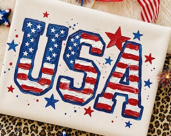 Projekt koszulki USA PNG, patriotyczny napis z flagą amerykańską, projekt sublimacji z okazji 4 lipca, czerwono-biało-niebieska koszulka graficzna USA