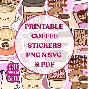 Op de afbeelding: Een verzameling printbare stickers met koffiethema, voorzien van diverse illustraties van koffiekopjes, lattes met schuimkunst en schattige otters die kopjes vasthouden, vergezeld van teksten zoals Coffee Lover en Coffee Makes Life Better.
