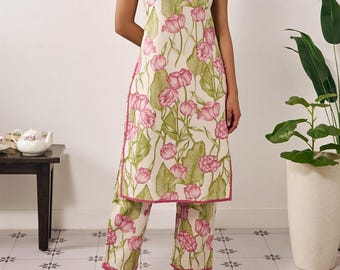 Katoenen Kurta-broekset met bloemenhandblokprint, gehaakte kanten rand, mouwloze Indiase stijl