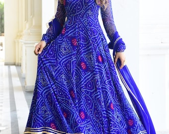 Koningsblauwe bandhani-print chiffon Anarkali Kurti-broek dupatta-set, Indiase trouwkleding