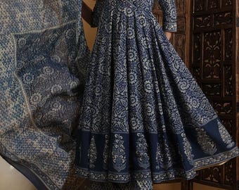 Indigoblauwe Anarkali Kurti-broek met bloemenprint en dupatta-broek,kleding voor bruiloften