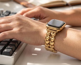 Luxury Heart Link Stainless Steel Apple Watch Band – Elegant Metal Bracelet Strap