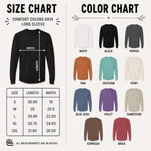 Puede incluir: Una tabla de tallas y colores para camisetas de manga larga Comfort Colors 6014. A la izquierda, una camiseta negra con flechas de ancho y largo y una tabla con medidas en pulgadas. A la derecha, once colores de camisetas con etiquetas.