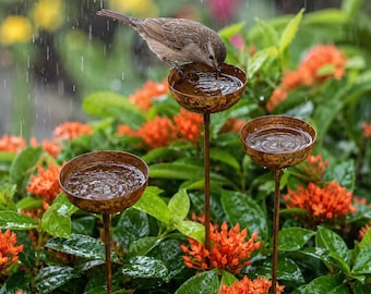 Conjunto de 3 bebedouros de metal para pássaros, coletor de água da chuva para jardim, comedouro decorativo em tom de cobre envelhecido, pequeno bebedouro para abelhas, ornamento de metal para jardim.