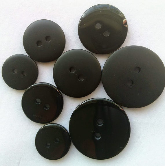 LeMSKoR 15mm 25mm MATTE ROUND 2 HOLES PLASTIC BUTTONS 20mm 18mm