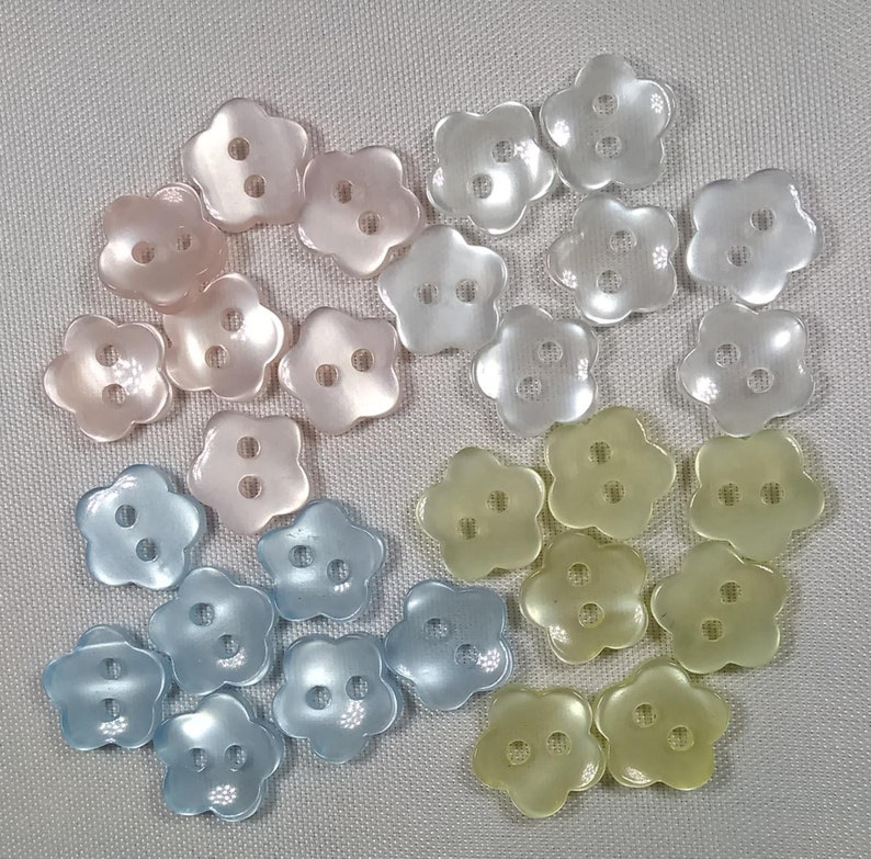 15 x LeMSKoR 10mm Resin Light Blue Heaven Small FLOWER BUTTONS PEARLY Finish