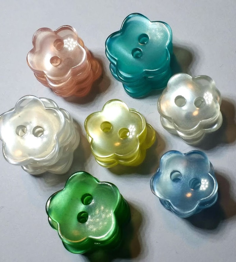15 x LeMSKoR 10mm Resin Light Blue Heaven Small FLOWER BUTTONS PEARLY Finish