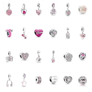 Puede incluir: Una colección de abalorios plateados con detalles en rosa. Los abalorios incluyen diseños de corazón, flor y abstractos. Algunos abalorios tienen las palabras "Mama" y "Nan".