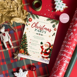Könnte beinhalten: Eine Weihnachtsparty-Einladungskarte mit einem geschmückten Baum, einem winkenden Weihnachtsmann und dem Text You're Invited to a Christmas Party sowie Veranstaltungsdetails vor einem Hintergrund aus rotem Schottenkaro und Geschenkpapier.