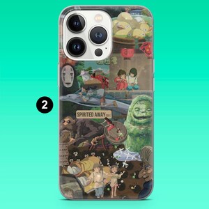 K&ouml;nnte beinhalten: Transparente Handyh&uuml;lle mit einer Collage von Bildern aus dem Animationsfilm "Chihiros Reise ins Zauberland". Das Design zeigt Charaktere und Szenen aus dem Film, mit dem Text "Spirited Away 2001". Die H&uuml;lle ist f&uuml;r ein Smartphone konzipiert.