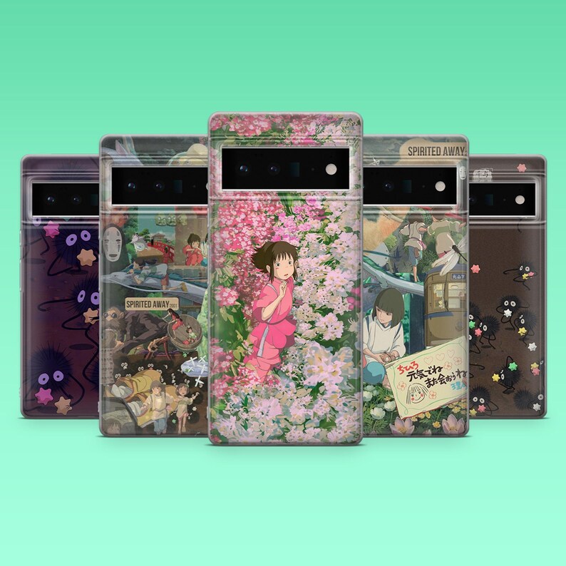 K&ouml;nnte beinhalten: Eine Sammlung von Handyh&uuml;llen mit Designs aus dem Zeichentrickfilm "Chihiros Reise ins Zauberland". Die H&uuml;llen zeigen verschiedene Charaktere und Szenen, darunter Chihiro in Rosa, Blumenmuster und den Filmtitel.
