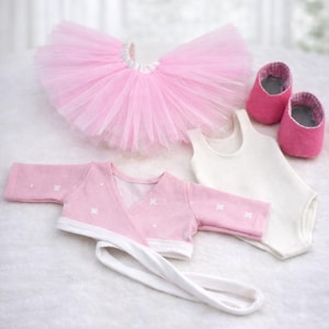Patrón de costura de traje de bailarina (PDF) para muñecas Waldorf de 45 a 50 cm: mono, top, falda de tul y zapatillas de ballet. Tutorial para hacer ropa de muñeca.