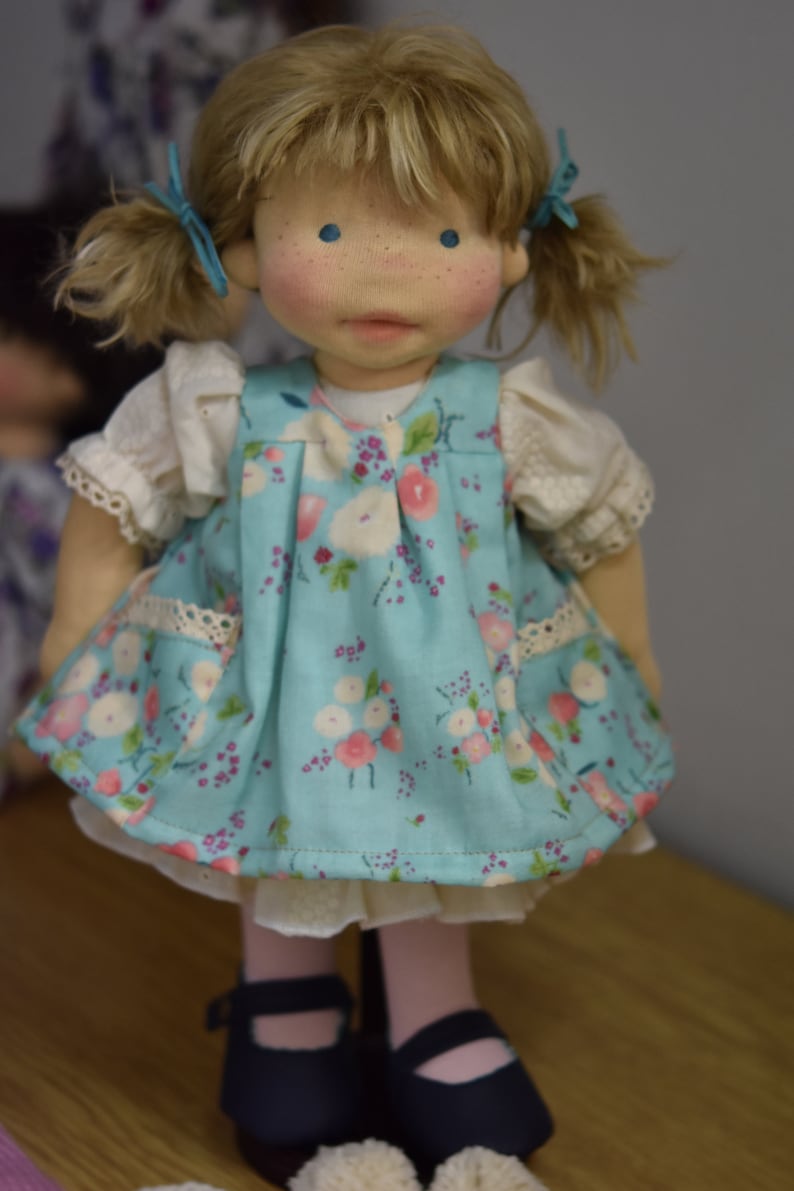 PDF sewing pattern and tutorial for vintage-style doll dress with puff sleeves and floral embroidered collar. Fits 18-20 inch Waldorf dolls. Elegant and classic look.
