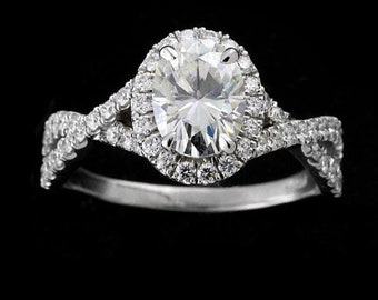 Oval Cut Diamond Engagement Ring in 18k White Gold