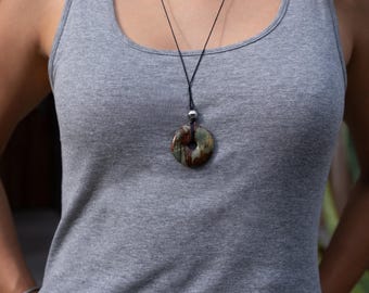 Lange Statement-Halskette mit Donut-Steinanhänger – Handgefertigter Schmuck