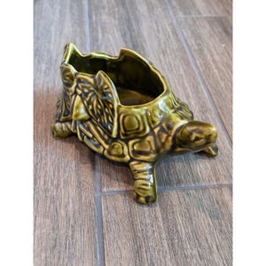 Maceta de cerámica McCoy Pottery Turtle, modelo vintage 551, fabricada en EE. UU., con esmalte verde de goteo, 8,5 pulgadas.