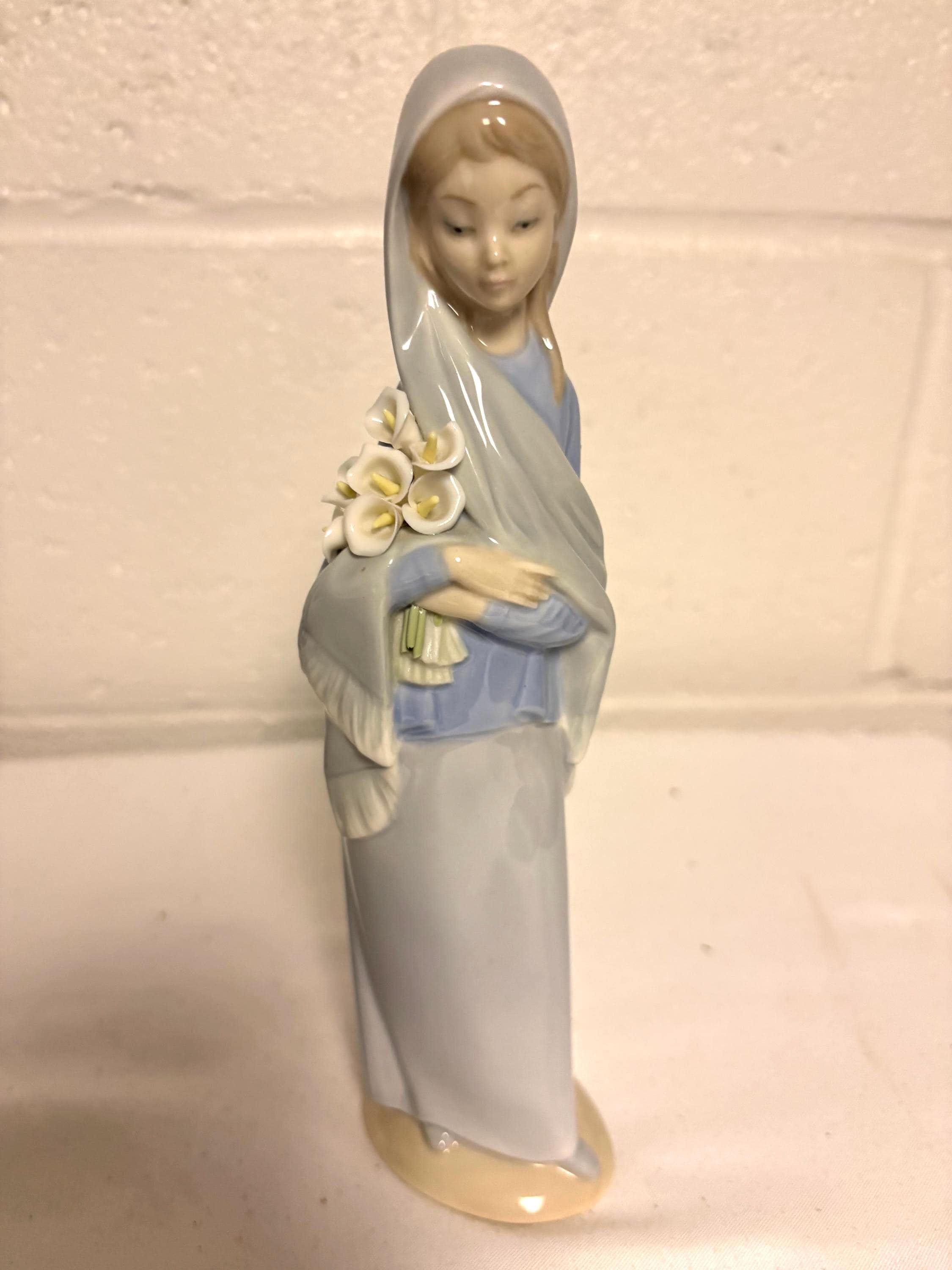 Lladro Figurines Girl With Lilies - Etsy