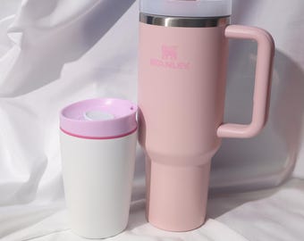 Juego de vasos Stanley: vaso rosa de 40 oz con asa + mini vaso blanco de 12 oz.