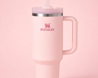 Vaso térmico Stanley de 1,2 litros (40 oz), taza de viaje con asa rosa claro mate.