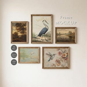 Puede incluir: Una colección de cinco impresiones artísticas enmarcadas con marcos dorados. Las impresiones presentan ilustraciones de paisajes y aves. El texto "Frame MOCKUP" se muestra en la esquina superior derecha. El texto adicional incluye "4K Res.", "Smart Object" y "PSD File".