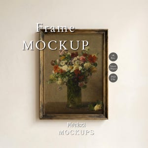 Könnte beinhalten: Gerahmtes Blumenstillleben mit einem lebendigen Blumenstrauß in einer durchsichtigen Vase. Der dunkelbraune Rahmen hat goldfarbene Akzente. Der Text "Frame MOCKUP" und "Mockzi MOCKUPS" ist enthalten.