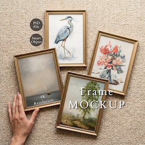 Può includere: Quattro cornici rettangolari dorate contenenti varie opere d'arte, tra cui un airone, un bouquet floreale, una barca a vela sull'acqua e un paesaggio con un albero. Il testo PSD File, Smart Object, 4K Resolution e Frame MOCKUP è visibile.